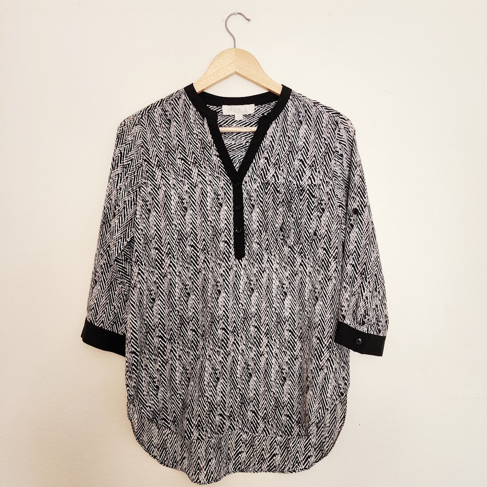 ✨2 for $5✨ Olive & Oak Black and White Patterned Blouse Size XS